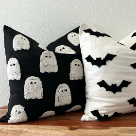 Tufted throw pillow cover, Halloween and fall d√©cor (Style: Bat)